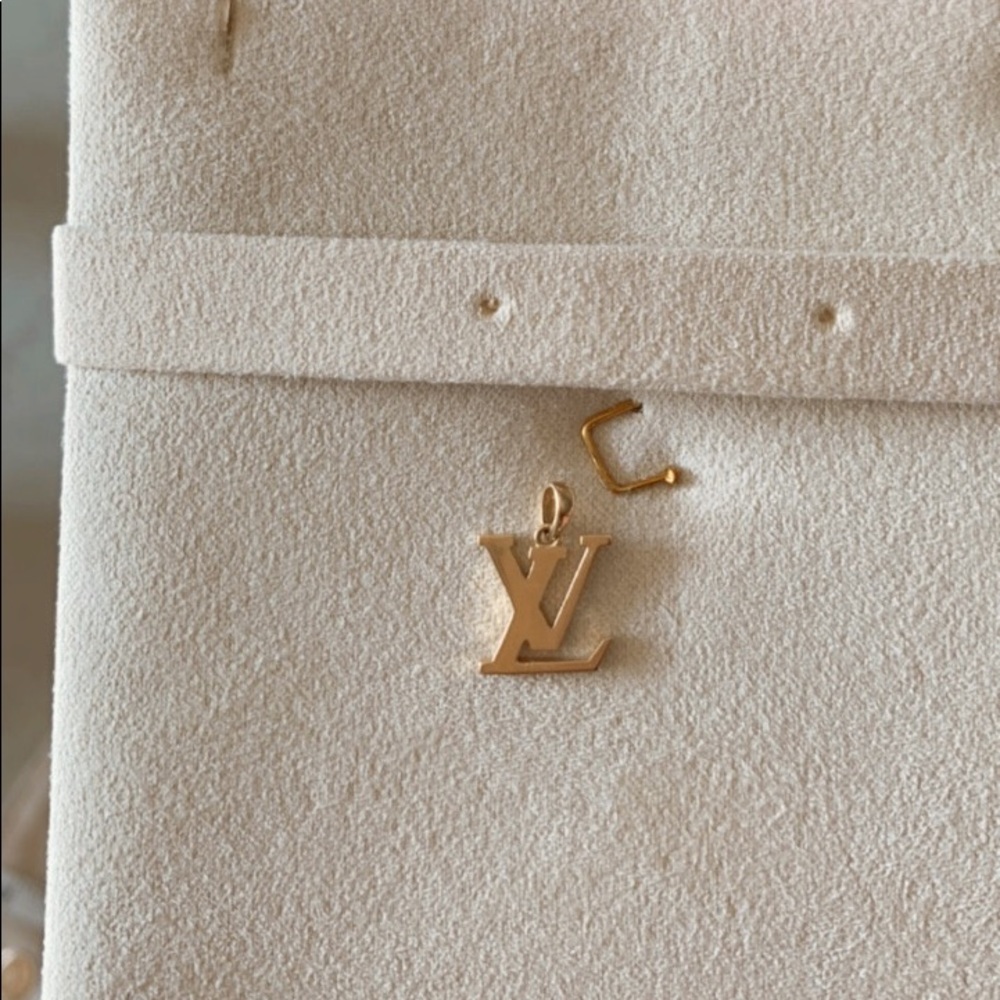Pendant Saudi gold